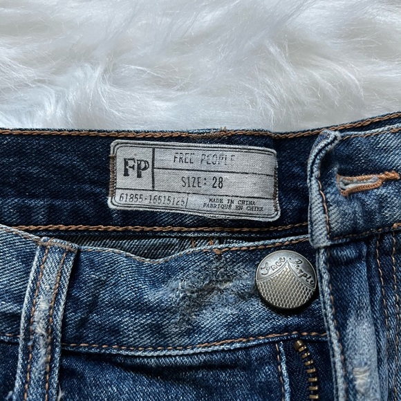 Free People Distressed Embroidered Shorts Size 28 - Picture 2 of 4